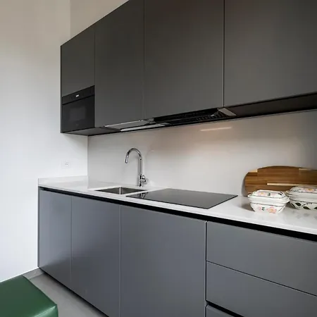 Bright Floor Flat With Balconies & Ac - Loreto & Porta Venezia Lejlighed *